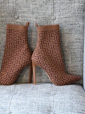 Steve Madden Brown Geometric Pointed Toe Sock Ankle Boots